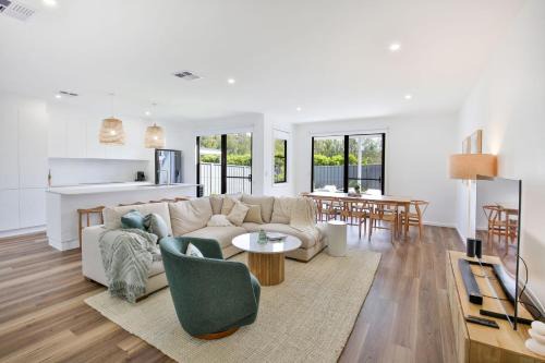Culburra Beach House | Kirkland - Pet Friendly - 5 Mins Walk to Beach
