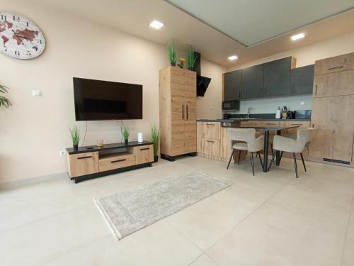 Balatonalmadi Apartment | Kisterasz Apartman