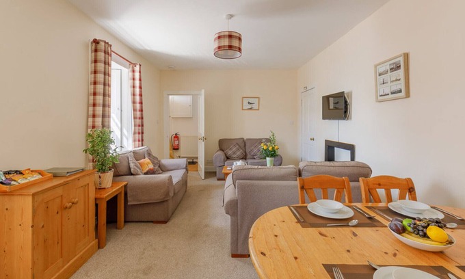 Drummore House | Kittiwake House - Three Bedroom House, Sleeps 6
