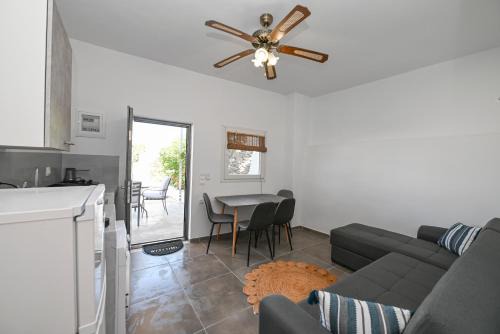 Tinos Town Apartment | kleris apartment 11