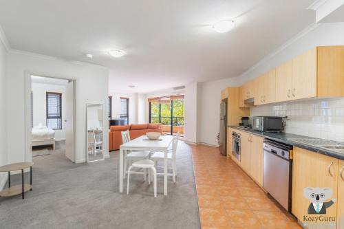 Redfern Apartment | KozyGuru | Redfern | Cozy Apt near Train Station
