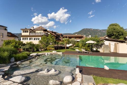 Nalles Apartment | Kreuzwegerhof Nals Historischer Gutshof, Apartments zw Meran und Bozen Südtirol, Naturpool, zentrale Lage