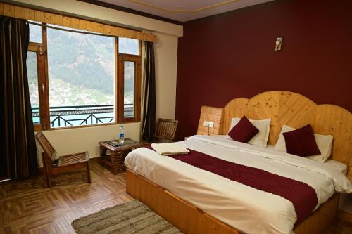 Manali Hotel | Krishana Cottage A Pure Veg !300 m From Hadimba Temple!Balcony Rooms!Veg Restaurant!Couple Friendly!Family Cottage!
