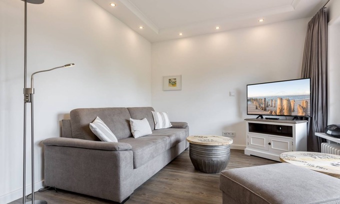 Keitum Apartment | Lüüvwai II - In Einer Reetgedeckten Wohnanlage in Südlage Nahe dem Benen-diken-hotel