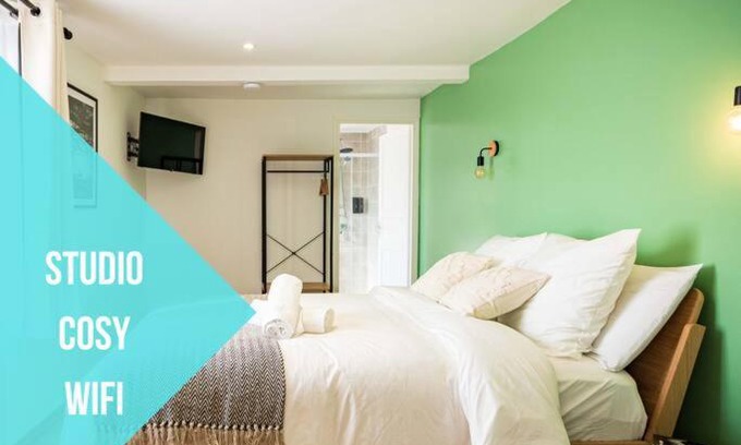 Saint-Quentin Apartment | L'Albatros 005 - Hypercentre * Cosy * Wifi
