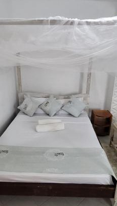 Diani Beach Bed & Breakfast | L & C Chinese Studio