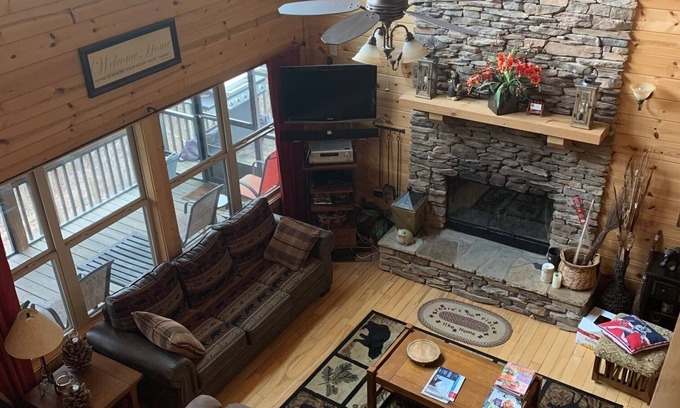 Young Harris Cabin | L&D Mountain Retreat Cabin far from the Hustles and Bustles of the City
