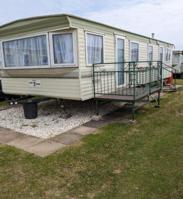Ingoldmells Apartment | L&g FAMILY HOLIDAYS 6 BERTH CORAL BEACH LAURA FAMILYS ONLY AND LEAD PERSON MUST BE OVER 30