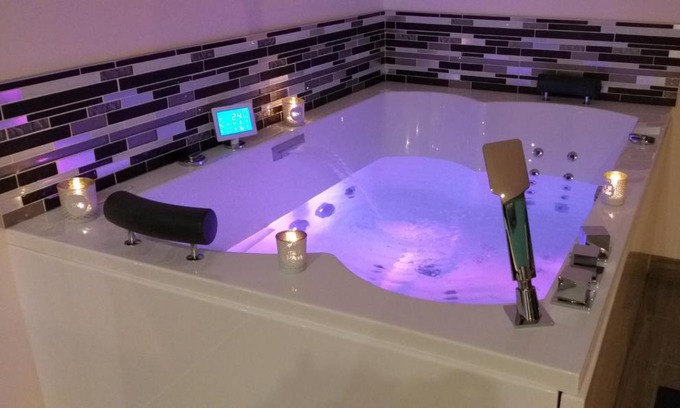 Mont-Saint-Sulpice House | L'instant spa et sa terrasse privative