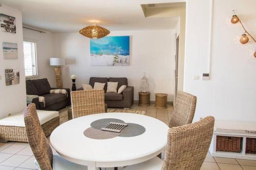 Saint-Pierre De La Reunion Apartment | LA CARAMBOLE - T3 DUPLEX à Terre Sainte vue mer