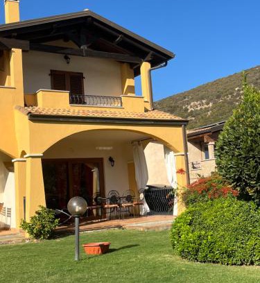Chia House | La Casa sulla collina "Baccu e Idda"