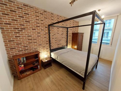 Blois Apartment | La Chambre des Sorciers