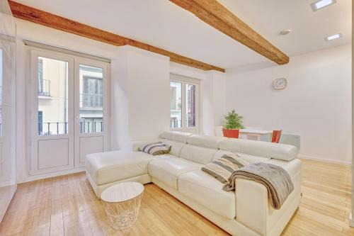 Old Town Apartment | La Chapitela 7 by Clabao