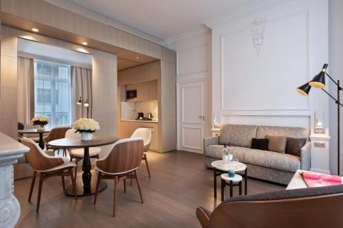 Champs-Elysees Hotel | La Clef Champs-Élysées Paris by The Crest Collection