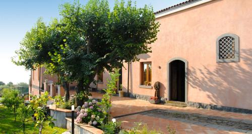 Zafferana Etnea Bed & Breakfast | La corte di Bafè B&B "Slow Life"