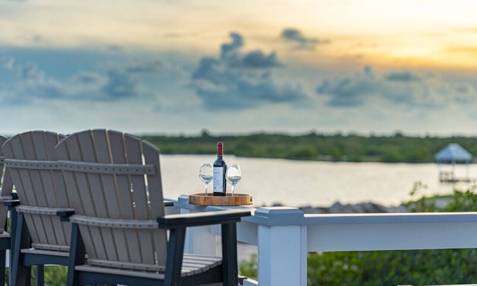 San Pedro Villa | La Dolce Vida & The Pool Club at Mahogany Bay