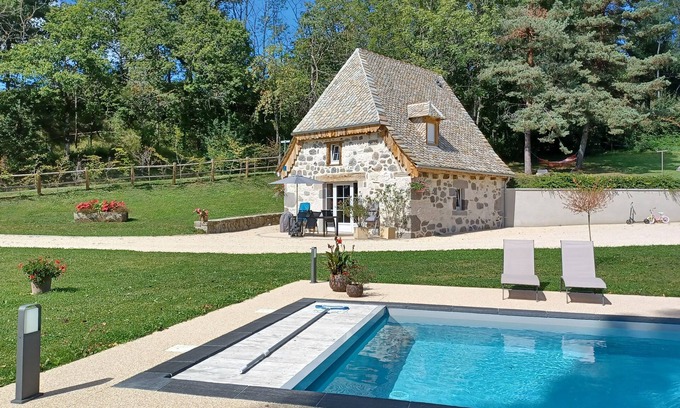 Cros-de-Ronesque House | La Fourniou de Ju'Lou is a pet-friendly gîte in the heart of the Carladès region!