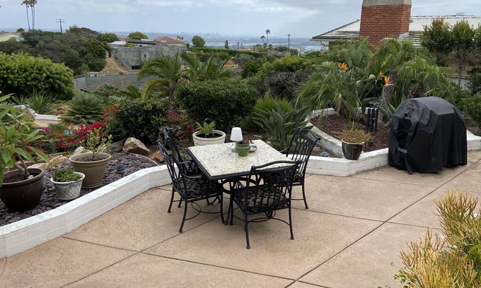 La Jolla Mesa House | La Jolla Ocean Breeze Getaway!