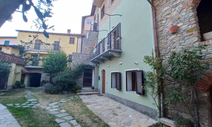 Cremolino Apartment | La maison du château