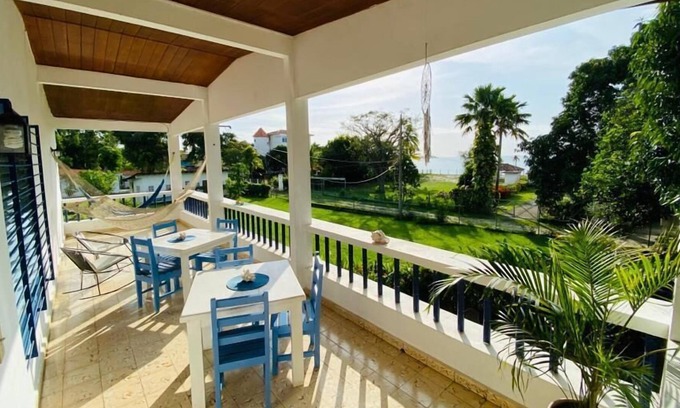 El Farallon del Chiru House | La Perla de Farallon Bed and Breakfast