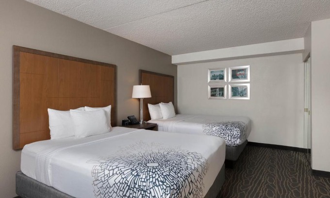Secaucus Hotel | La Quinta by Wyndham Secaucus Meadowlands