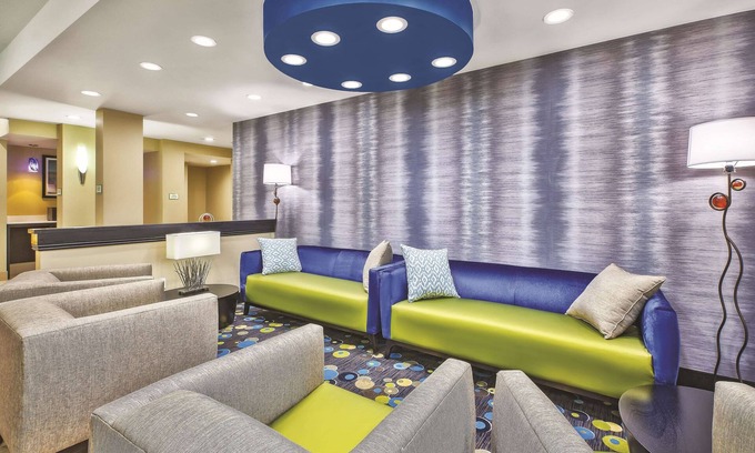 Niagara Falls Hotel | La Quinta Inn & Suites by Wyndham Niagara Falls