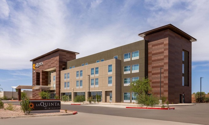 Maryvale Hotel | La Quinta Inn & Suites by Wyndham Phoenix West/Glendale