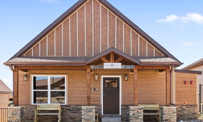 Kimberling City House | Labor Day Open, Games, Two Decks, Cmty Pool, Play Area, Pickleball, Free Tickets! Wilderness View