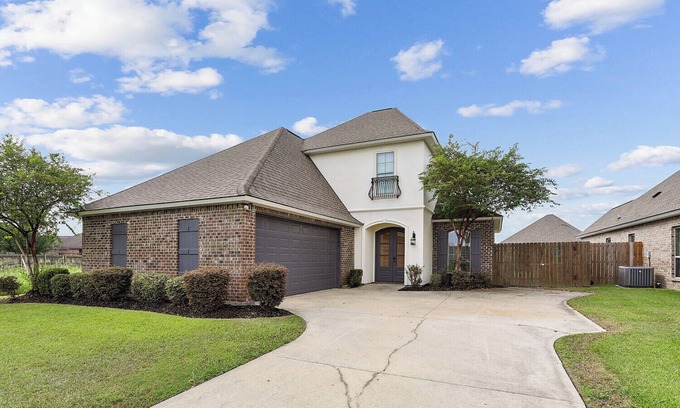 Addis House | Lacumba’s Bayou – Near LSU, SU & Downtown BR