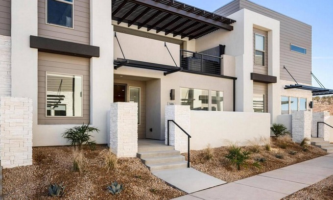 St. George House | Laguna Beach