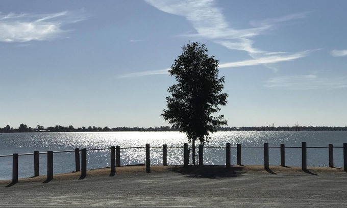 Yarrawonga House | Lake Breeze Yarrawonga overlooking Lake Mulwala