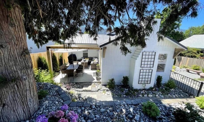 Wapato Point House | Lake Chelan Gem downtown! Your own patios and spa-walk to lake/marina/food