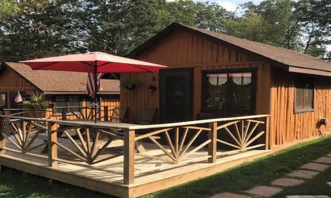 West Branch Cabin | Lake Front Studio Cabin 4 - ATV & Pet Friendly!