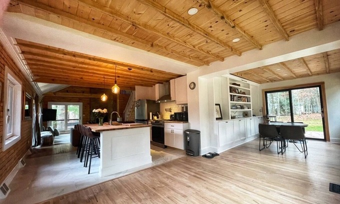 Tafton Cabin | Lake House Cabin with Dock Slip