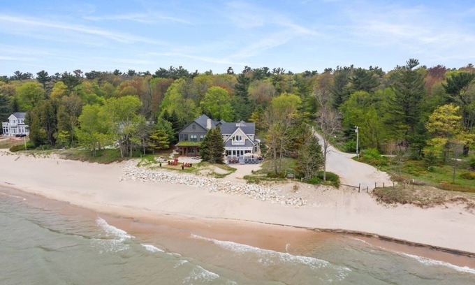 Hingham House | Lake House w/6-BR's, Sauna - Kohler-Andrae