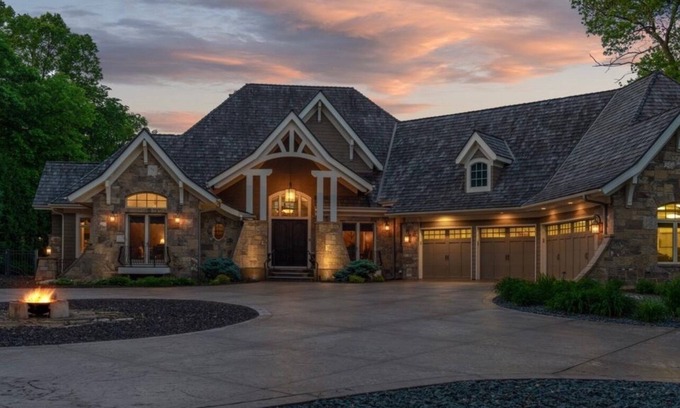 Navarre House | Lake Minnetonka, Maple Ridge Manor-Sleeps 18, Lake, Dock & Private Pool & spa