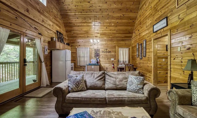 Sevierville Apartment | Lake Mountain Cabin w Pool Game Room Hot Tub