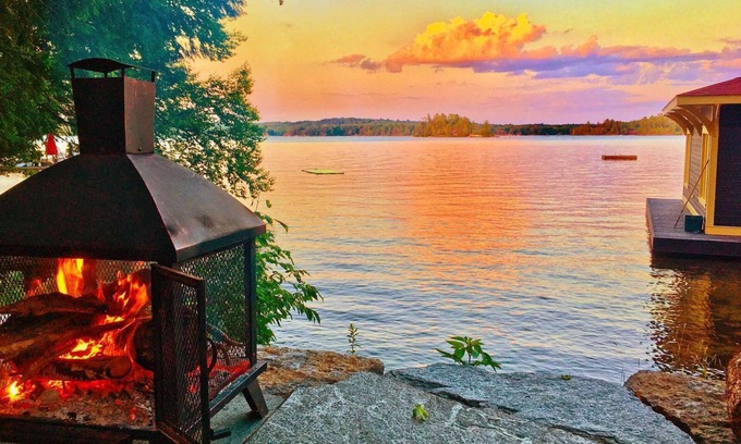 Muskoka Lakes Cottage | Lake Rosseau-3 mins from Port Carling in the Heart of Muskoka. SANDY BEACH ENTRY