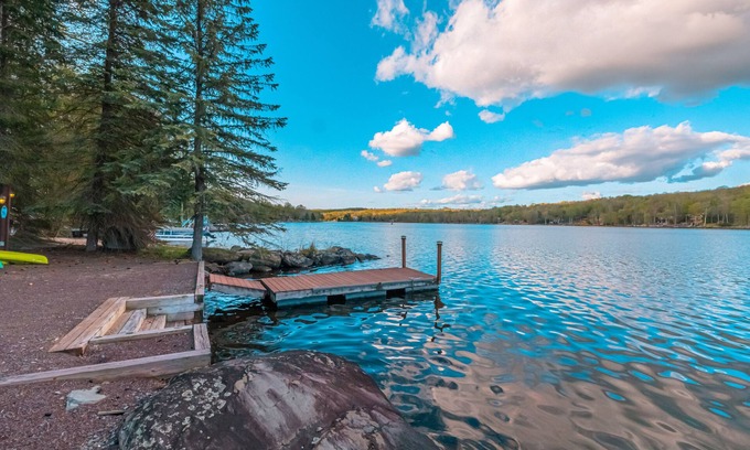 Lake Ariel Ski Chalet | ☀️ Lakefront Chalet - Stunning Views, Private Dock and A+ Location! 2024 Updates!