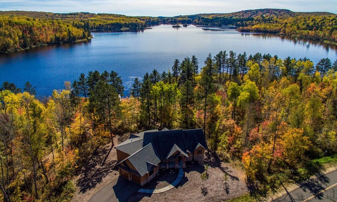 Embarrass House | Lakefront Giants Ridge Retreat Near Ski & Golf!