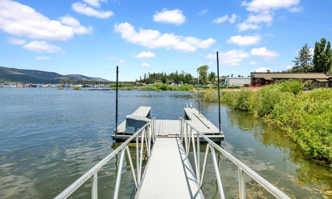 Big Bear Lake Ski Chalet | Lakefront Village Castle- Foosball- Boat Dock-