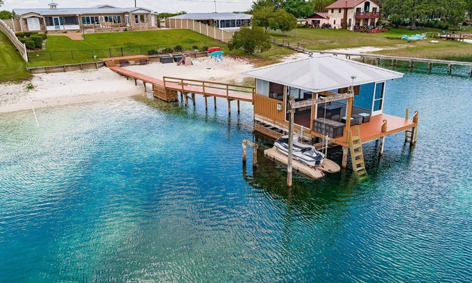 Avon Park House | Lakehouse Getaway