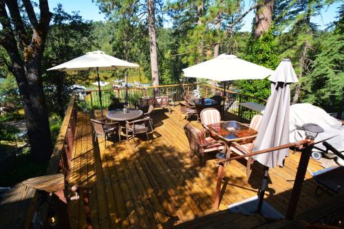 Bass Lake House | Lakeside Cabin With Lake View Free Night Special