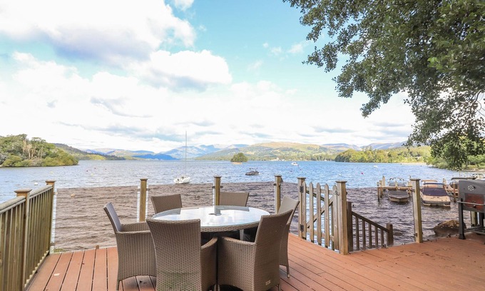 Bowness-on-Windermere Cottage | Lakeside Lodge