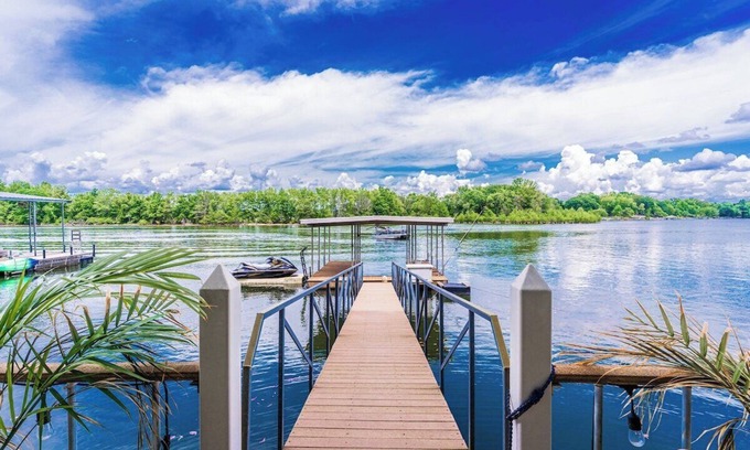 Estill Springs House | Lakeside Paradise - Waterfront View & Private Dock