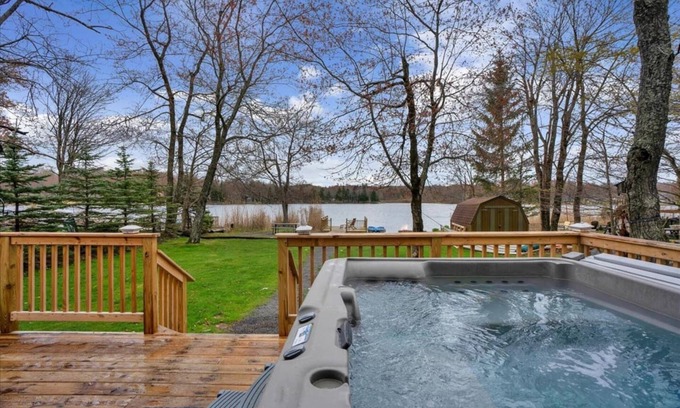 Tobyhanna Cottage | Lakeside Poconos w/Hot Tub, Firepit, Private Beach