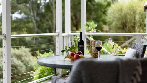 Daylesford Apartment | Lakeside Suite 2 - Lake View & Spa Bath