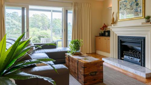 Daylesford Apartment | Lakeside Suite 3 - Lake View & Spa Bath