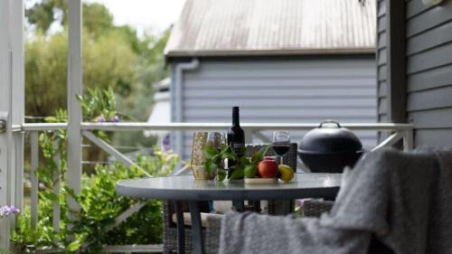 Daylesford Apartment | Lakeside Suite 4 - Lake View & Spa Bath