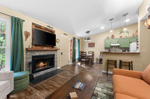 Kimberling City House | Laketime Hideaway